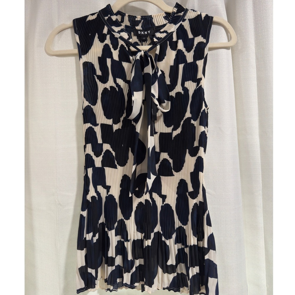 NWT DKNY Womens Navy Cream Abstract Pleated Tie Neck Sleeveless Blouse Small